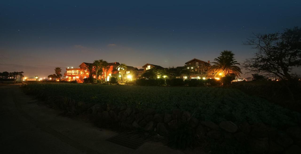 Elroman Pension Jeju Exterior photo