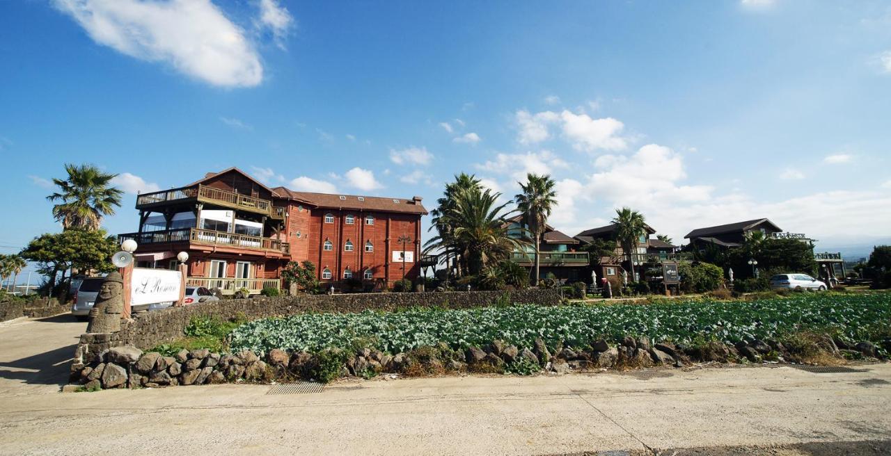 Elroman Pension Jeju Exterior photo