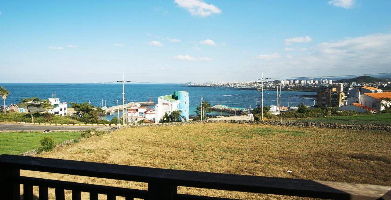 Elroman Pension Jeju Exterior photo